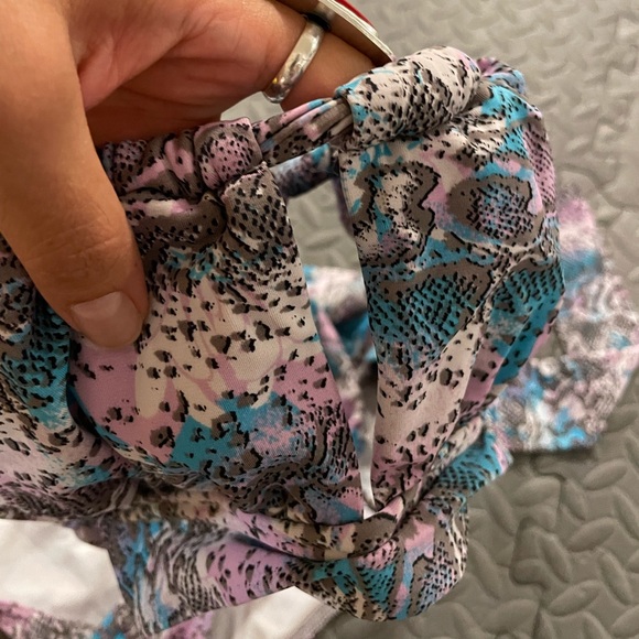 Two piece bathing suit - Picture 2 of 10